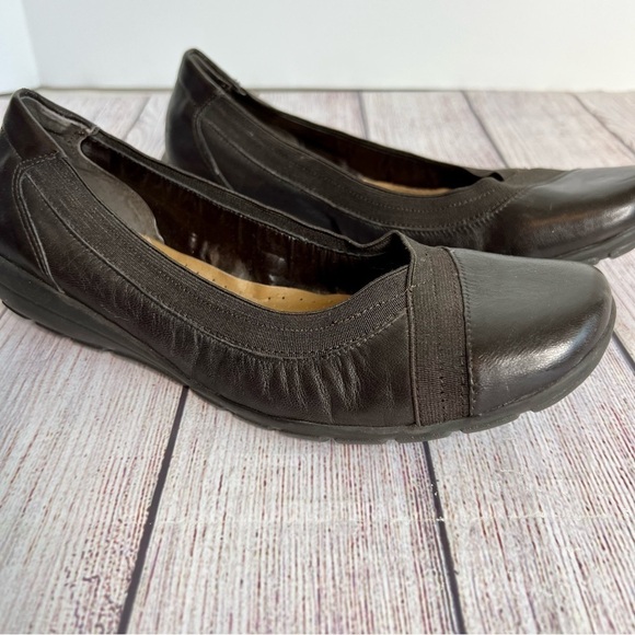 Easy Spirit Brown Slip On Shoes 8 - Picture 1 of 5